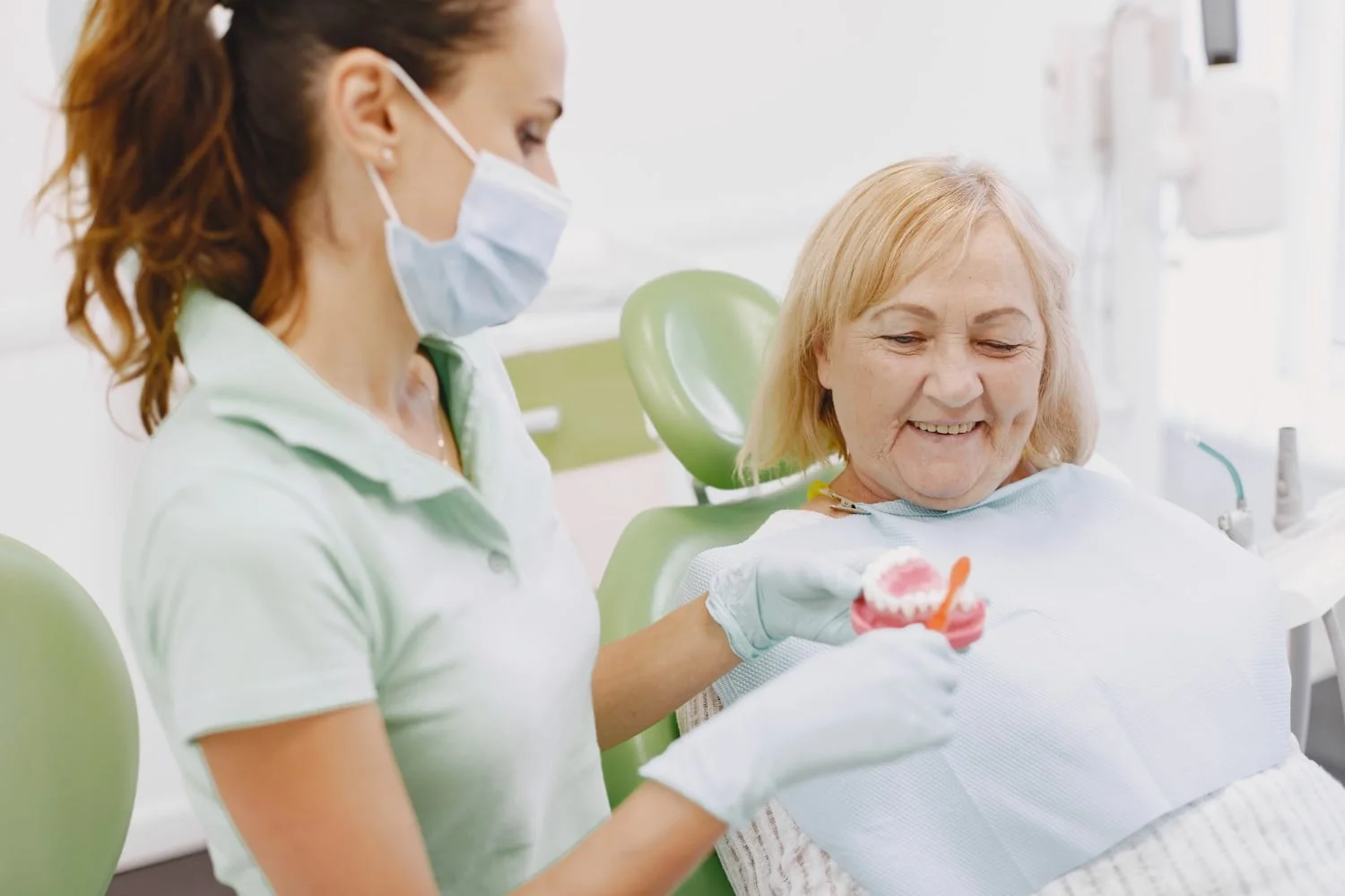 Topeka Oral Surgery: Dental Implants vs Dentures - Choosing the Best Option